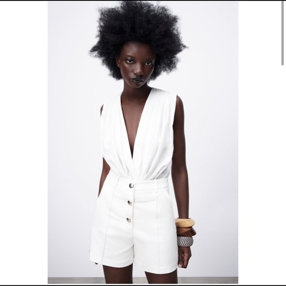 Zara high waisted cream shorts with pockets and gold buttons NEW - Picture 2 of 10